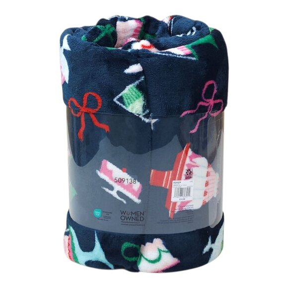 The Big One Oversized Plush Throw Blanket Soft Cozy 5 x 6' Navy Holiday Cakes - Picture 5 of 10
